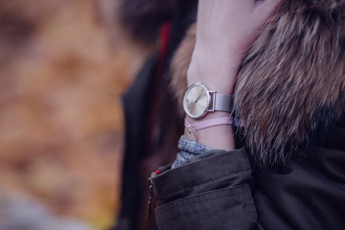 Taucheruhr Damen: sportlich, wasserdicht und alltagstauglich