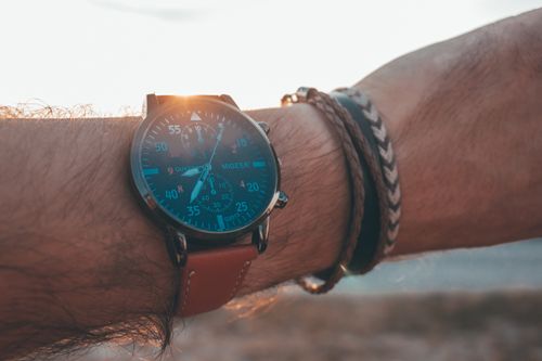 Uhr nachts tragen oder ablegen? Was mit deiner Automatik über Nacht am sinnvollsten ist