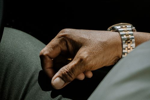 Uhr polieren: Ja oder nein? Wann Kratzer entfernen sinnvoll ist