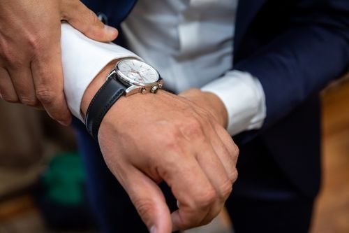 Kontrastnaht am Uhrenarmband erklärt