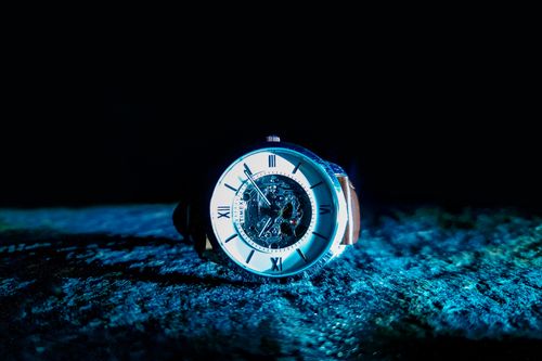 Super-LumiNova (SLN): die nachleuchtende Leuchtmasse