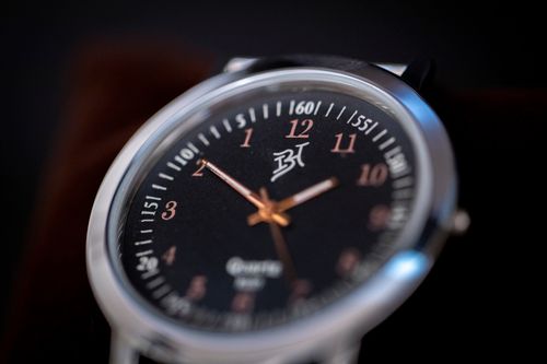 Zifferblatt der Uhr: Aufbau, Indizes und Finish erklärt