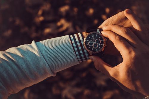 Zweite Zeitzone: GMT und Dual Time erklärt | Uhren-Lexikon